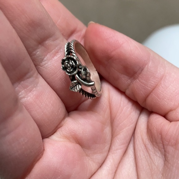 Silver rose ring - Picture 2 of 3